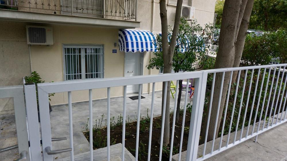Stylish Apartment With Patio, 5Min To Metro أثينا المظهر الخارجي الصورة
