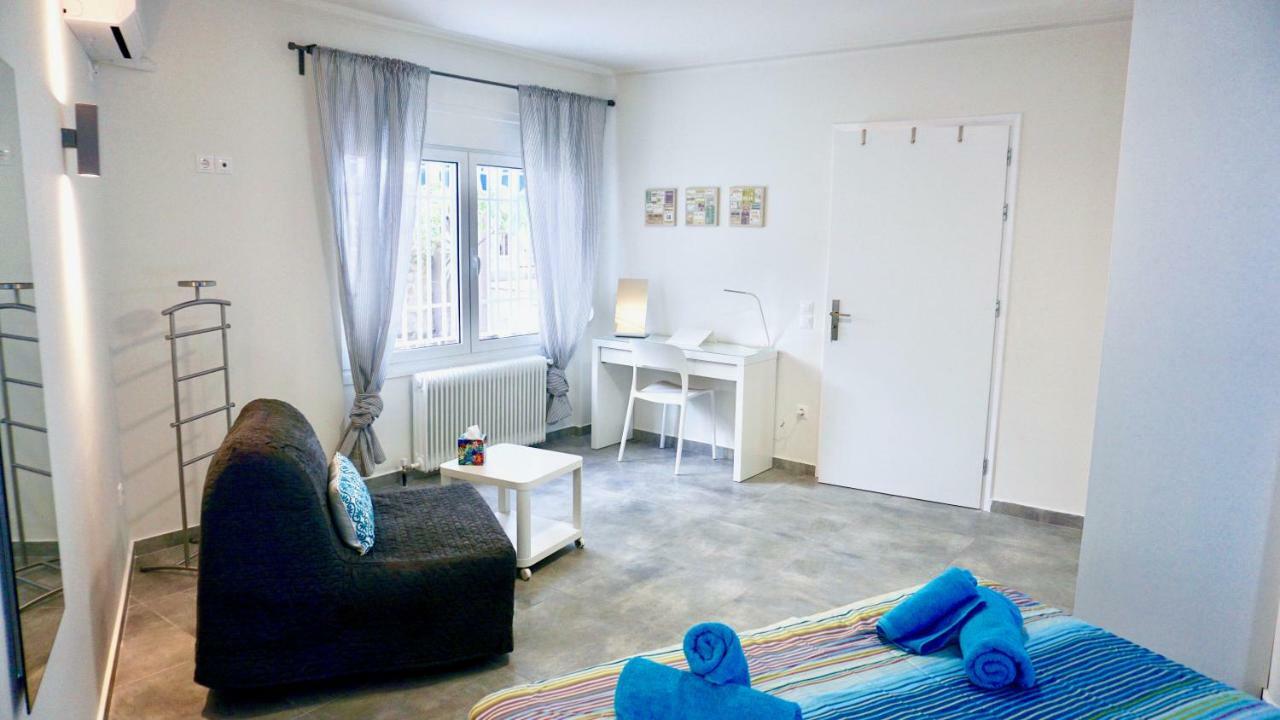 Stylish Apartment With Patio, 5Min To Metro أثينا المظهر الخارجي الصورة